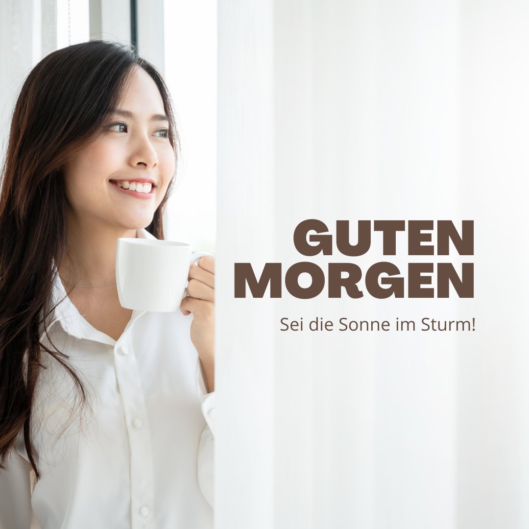 Einen Schönen Guten Morgen Bilder mit einer lächelnden Frau, die eine Tasse Kaffee hält, während sie aus dem Fenster schaut, begleitet von einem inspirierenden Morgengruß für einen positiven Start in den Tag.